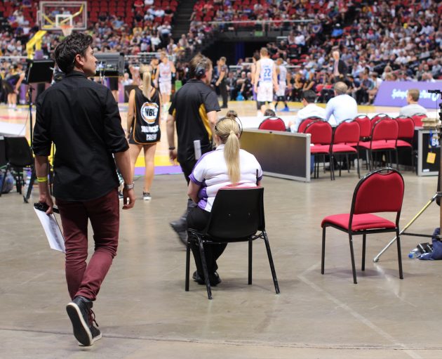 Magician sydney kings half time show